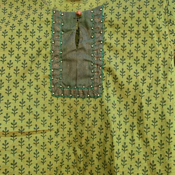 Green top from India - Picture 3 of 3